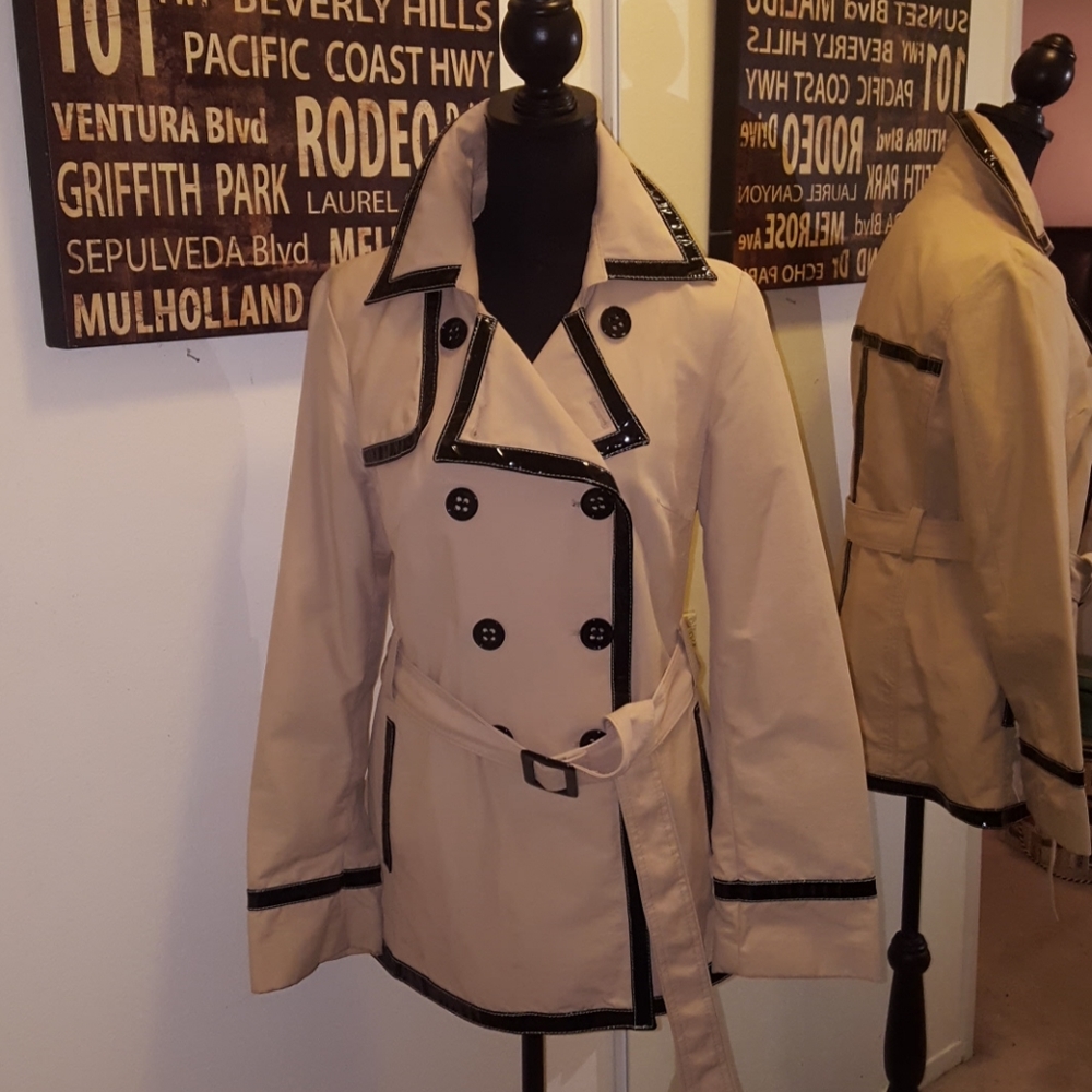 Short trench style coat